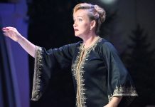 Dirijoratul la feminin. Consuela Radu Țaga: “Am niște fotografii dirijând încă de la grădiniță. Sunt fotografii la care țin cel mai mult.” Consuela Radu Taga, dirjor al corului “Gavriil Musicescu”, Iasi